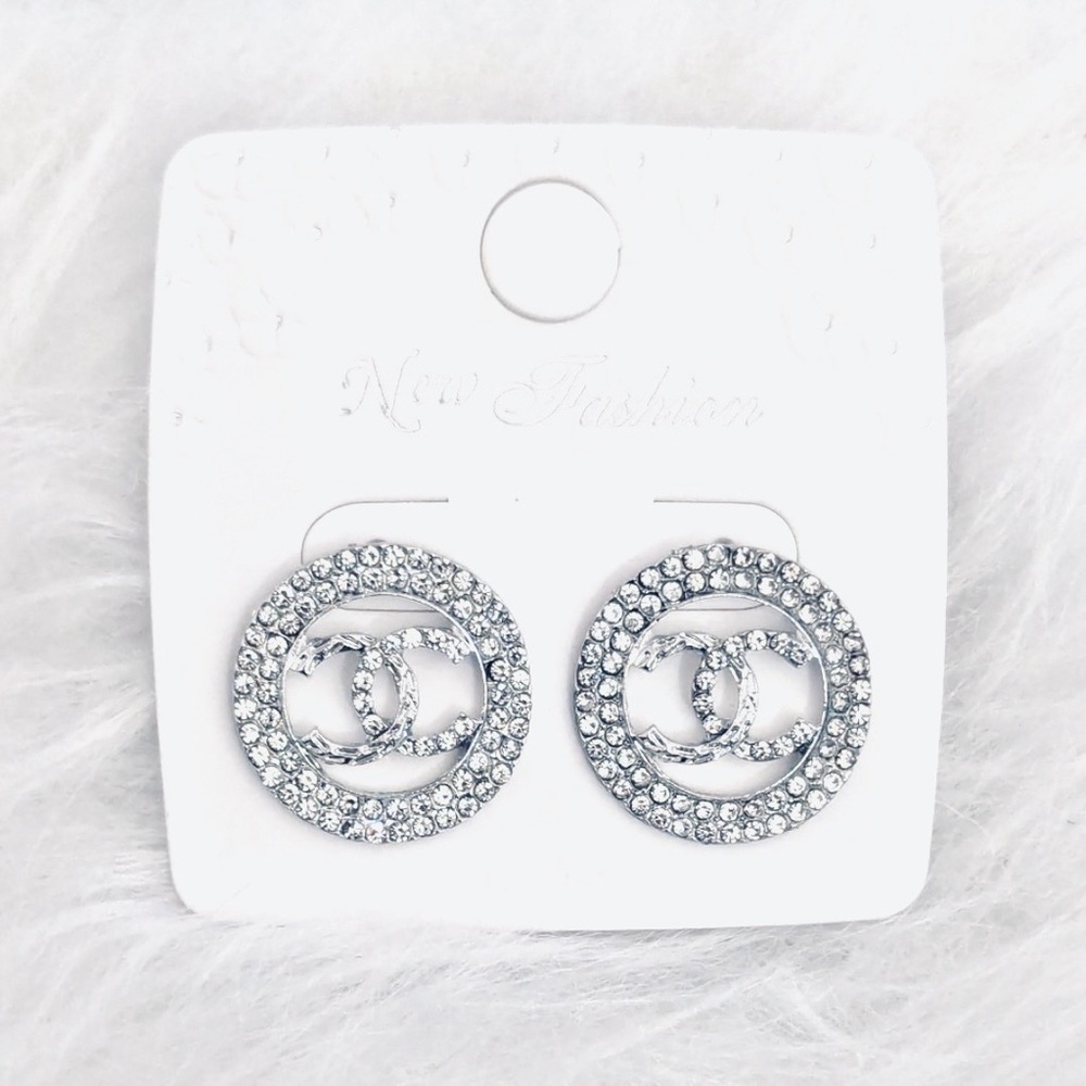 Elegant Silver Crystal Fashion Stud Earrings -New